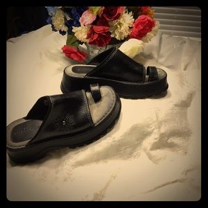 Leather sandals black